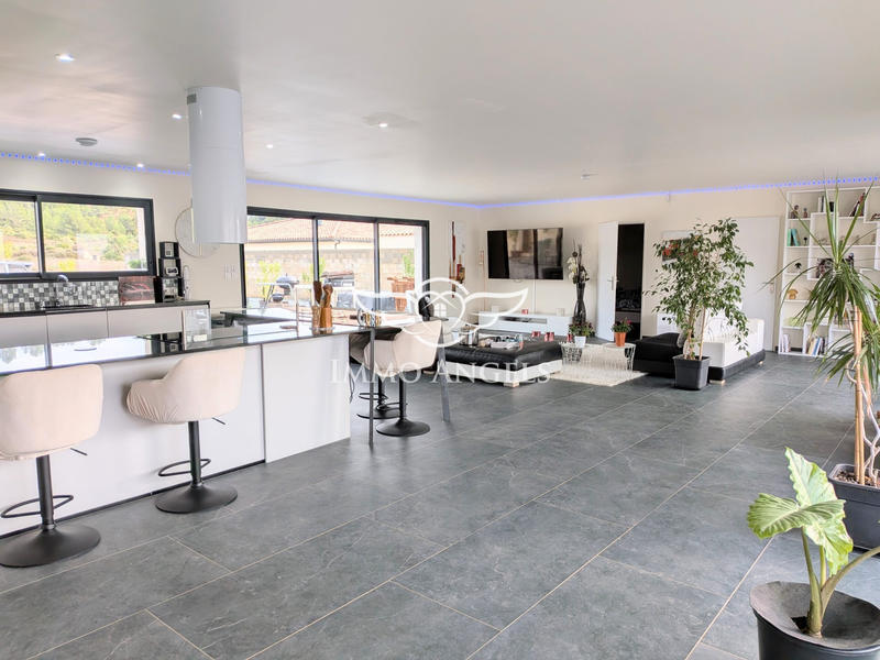 Maison contemporaine - 206 m² - 5 pièces