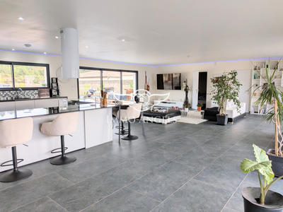 Maison contemporaine - 206 m² - 5 pièces