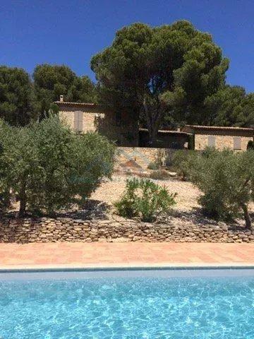 Villa - 180 m² - 8 pièces