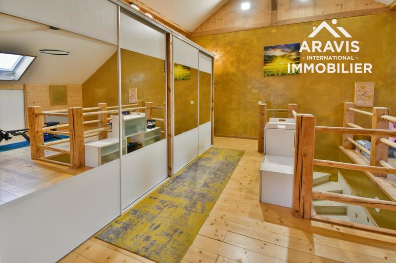 Maison - 393 m² - 11 pièces