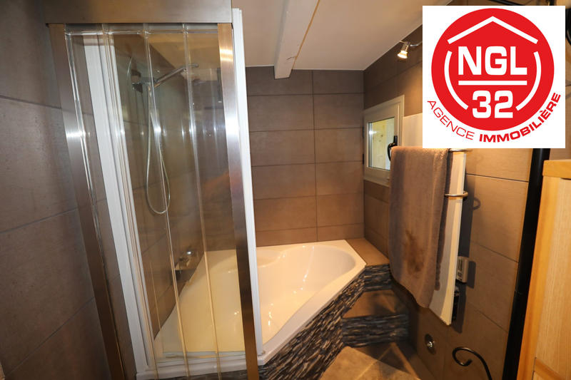 Maison - 250 m² - 10 pièces