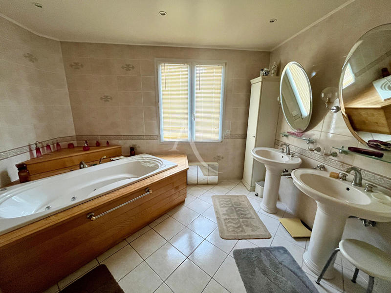 Appartement - 180 m² - 5 pièces