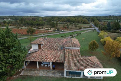 Villa - 220 m² - 8 pièces