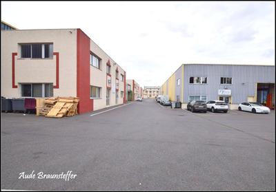 Bureau - 647 m² - 2 pièces