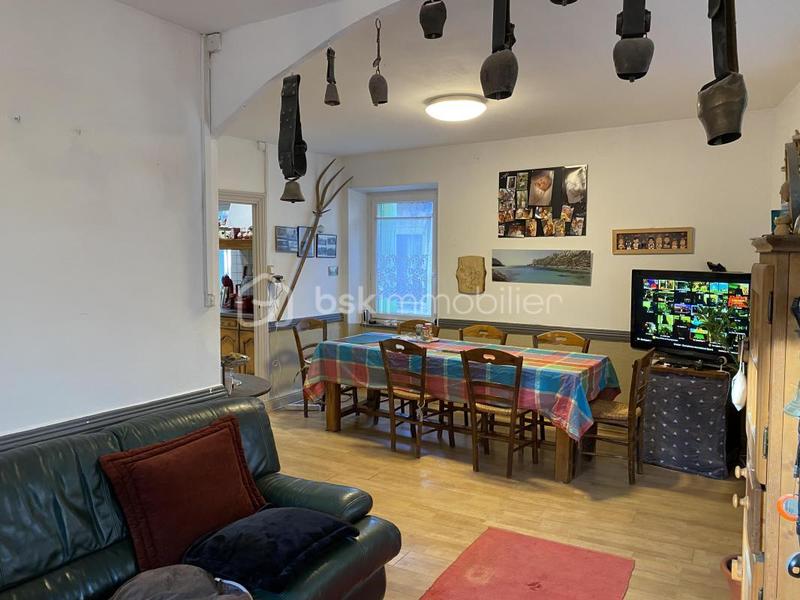 Maison - 144 m² - 9 pièces