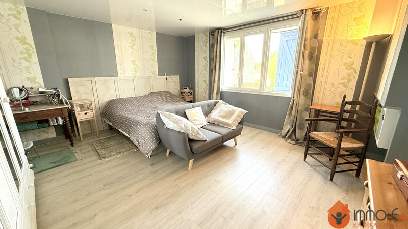 Maison - 210 m² - 7 pièces