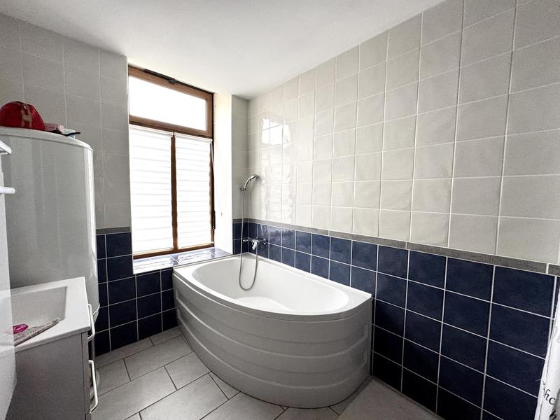 Maison - 90 m² - 3 pièces