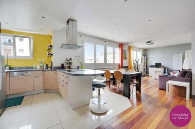 Penthouse - 84 m² - 4 pièces