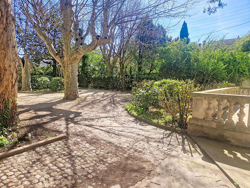 Demeure - 255 m² - 9 pièces