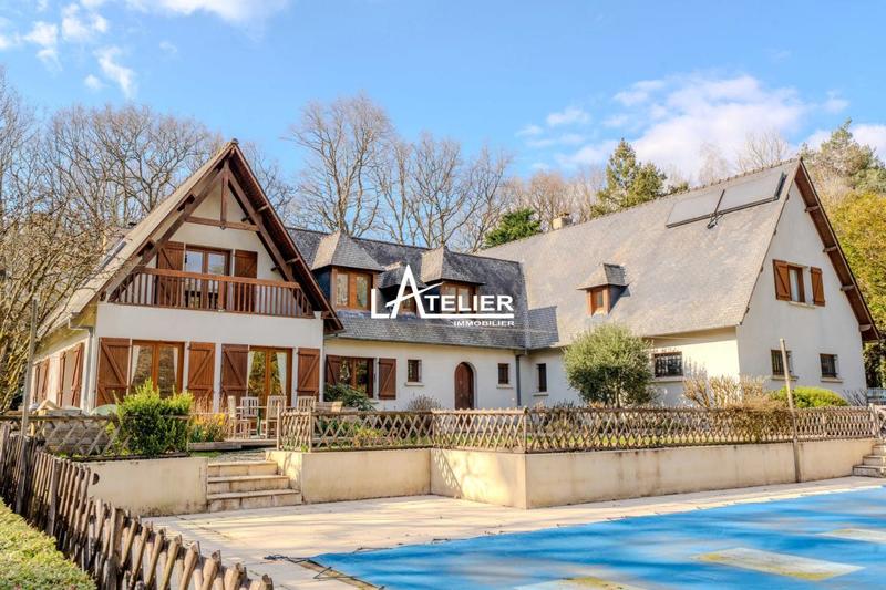 Propriété - 310 m² - 9 pièces