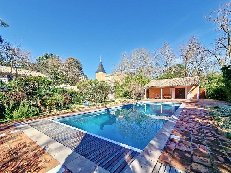 Château - 1 450 m² - 30 pièces