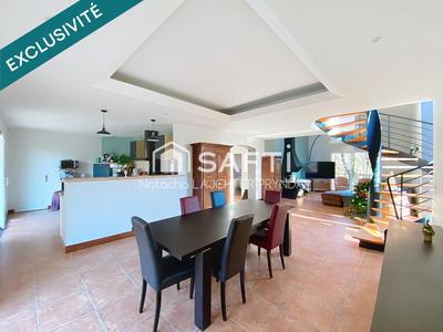 Maison - 181 m² - 6 pièces