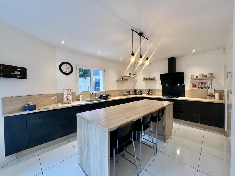 Maison - 136 m² - 6 pièces