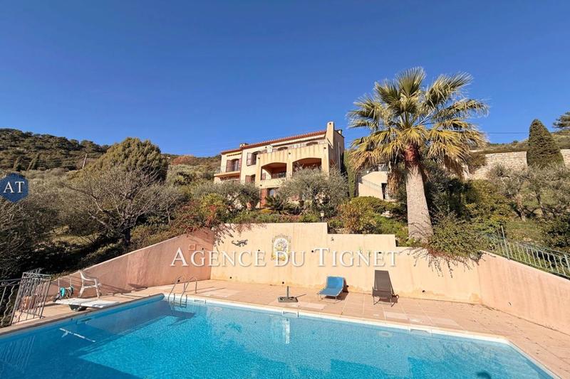 Maison - 216 m² - 7 pièces