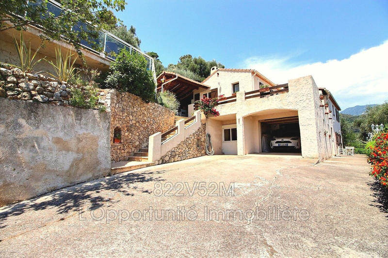 Maison - 211 m² - 5 pièces