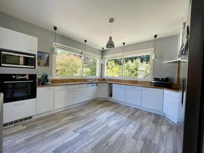Villa - 298 m² - 8 pièces