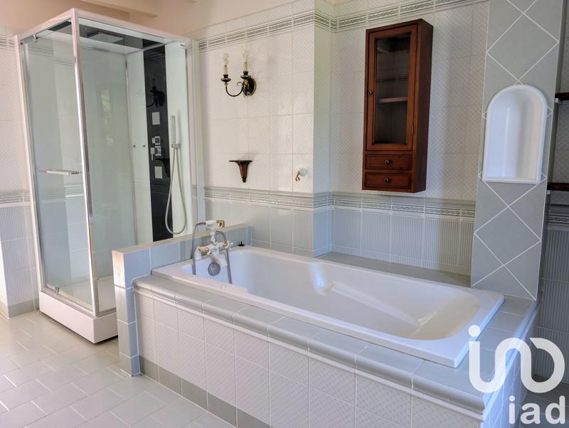 Maison - 369 m² - 9 pièces