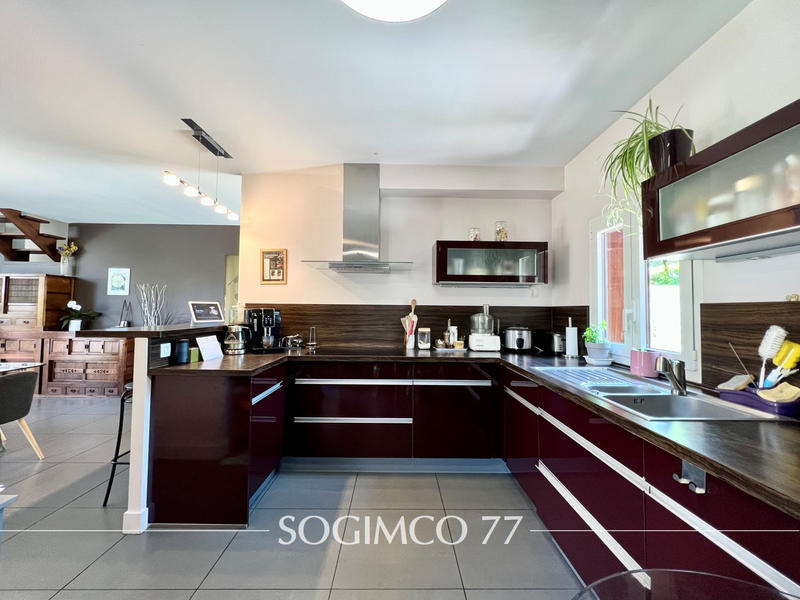 Maison - 186 m² - 7 pièces