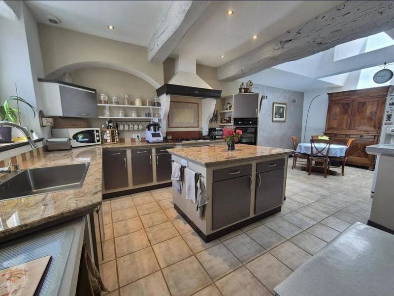 Maison - 290 m² - 7 pièces