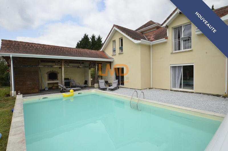 Propriété - 215 m² - 11 pièces