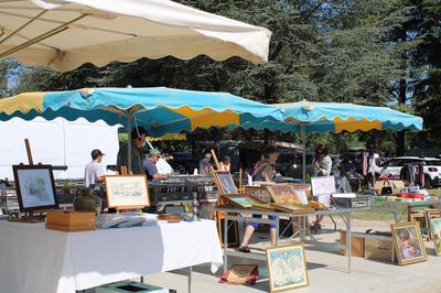 Brocante vide-grenier Roquebrune sur Argens