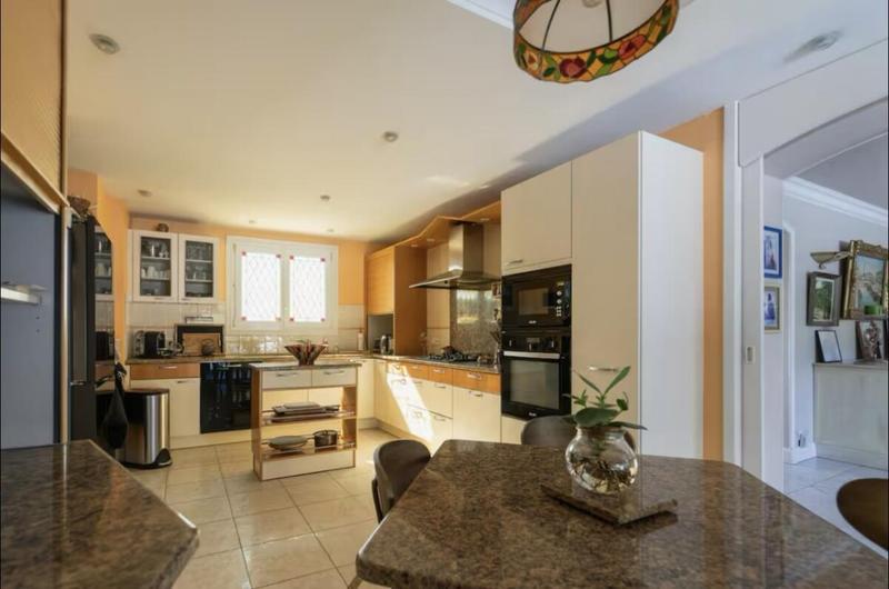 Maison - 240 m² - 7 pièces