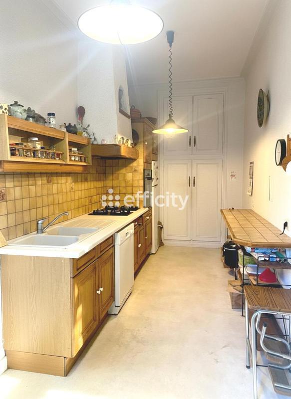 Demeure - 230 m² - 9 pièces