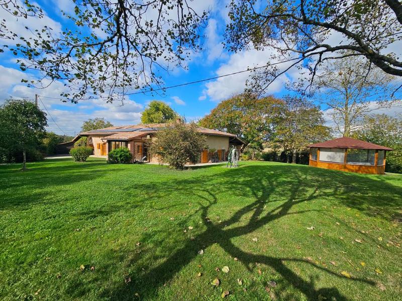 Maison - 251 m² - 6 pièces