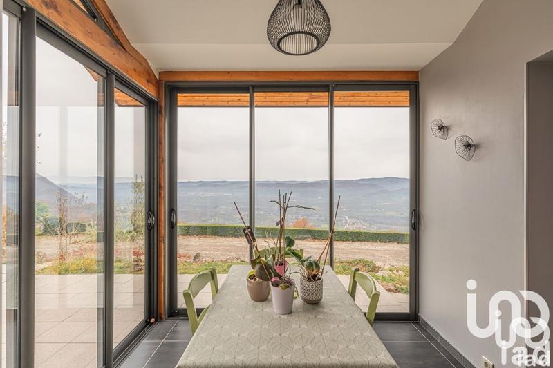 Maison - 255 m² - 7 pièces