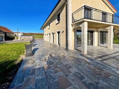 Maison - 390 m² - 12 pièces