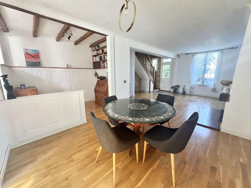 Maison traditionnelle - 147 m² - 6 pièces