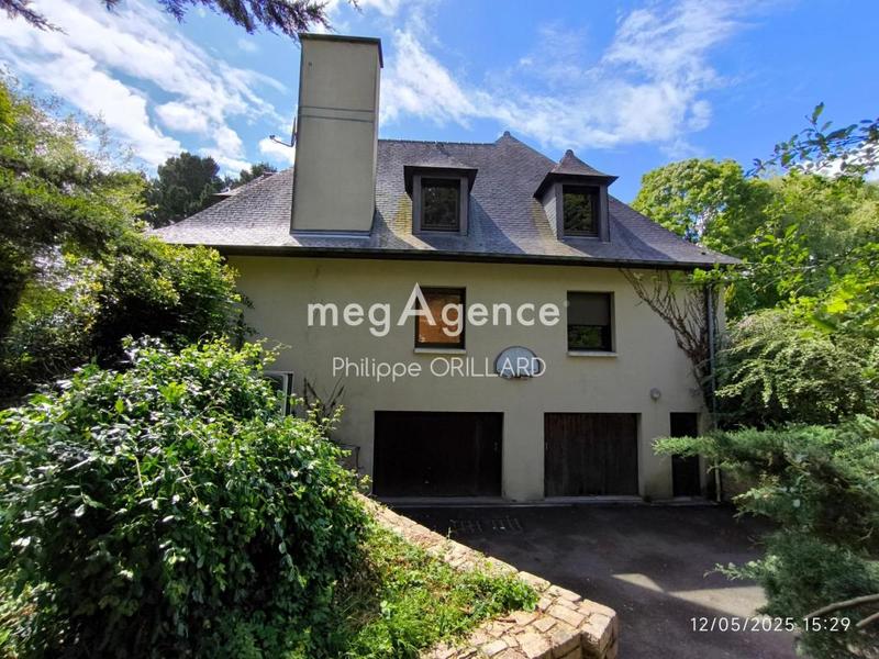 Maison - 208 m² - 8 pièces