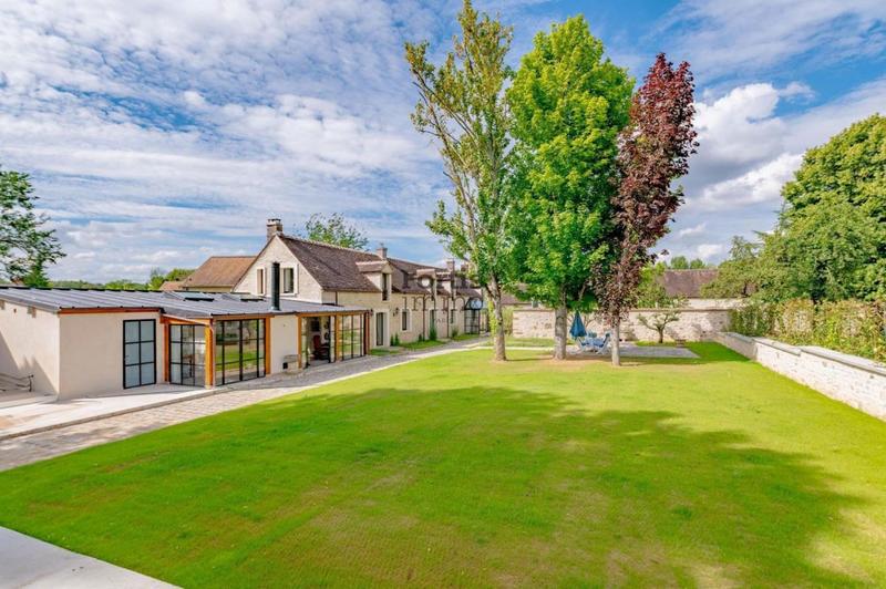 Demeure - 350 m² - 11 pièces