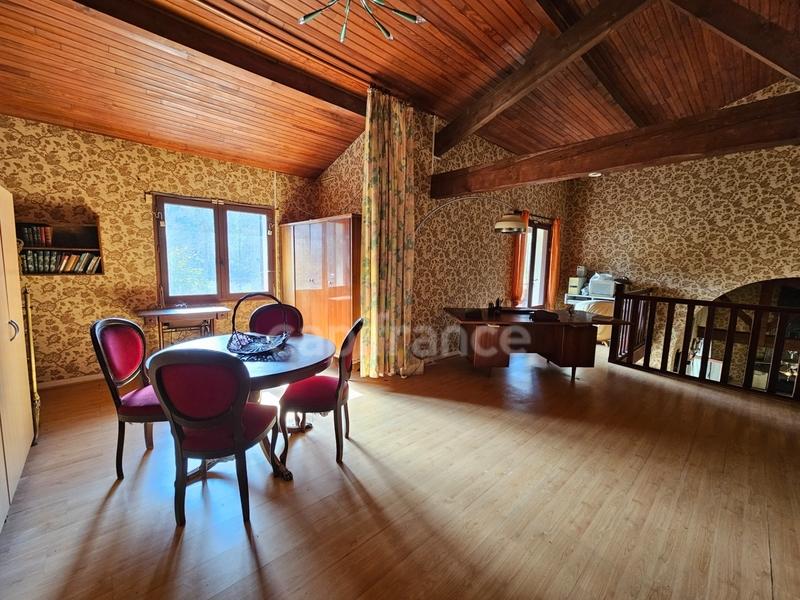 Maison - 214 m² - 7 pièces