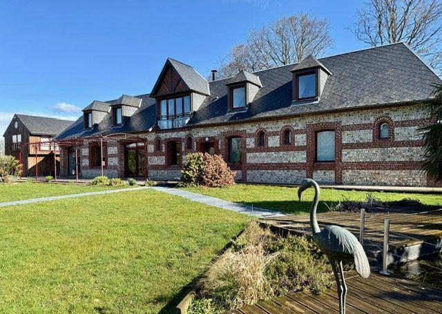 Maison - 260 m² - 9 pièces