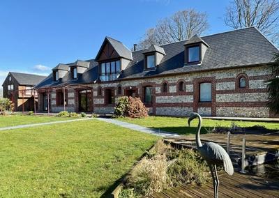 Maison - 260 m² - 9 pièces