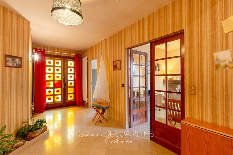 Maison - 240 m² - 8 pièces