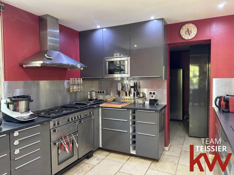 Maison - 301 m² - 5 pièces