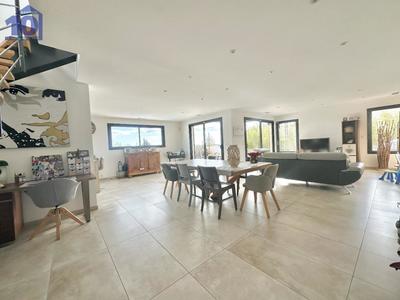 Villa - 150 m² - 4 pièces