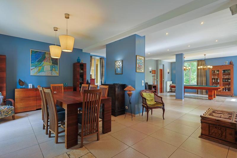 Maison - 382 m² - 10 pièces