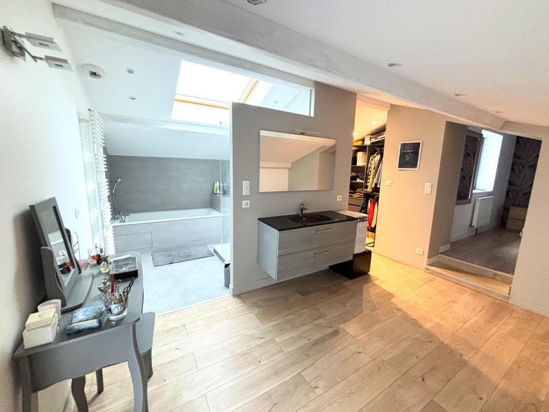 Maison - 207 m² - 7 pièces