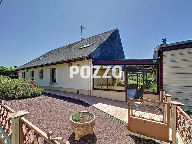 Maison - 220 m² - 8 pièces