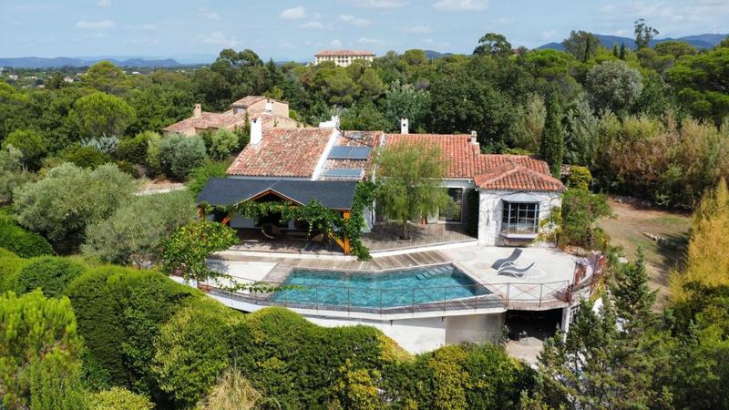 Villa - 182 m² - 6 pièces