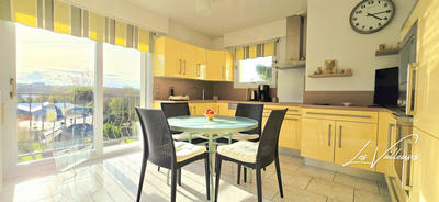 Maison traditionnelle - 185 m² - 8 pièces