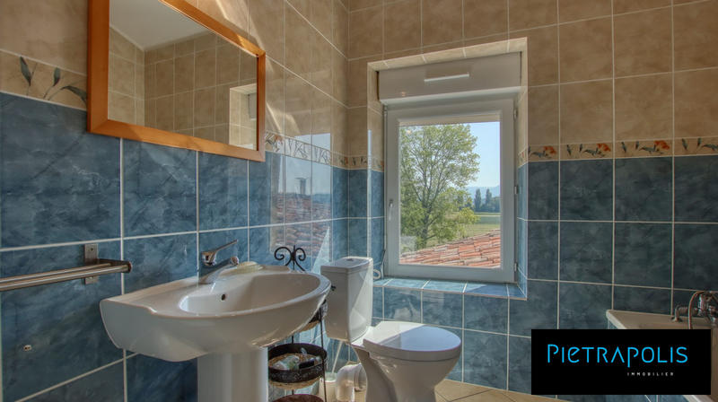 Maison - 276 m² - 8 pièces