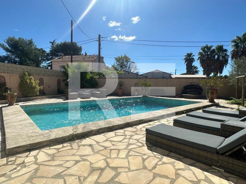 Maison - 181 m² - 7 pièces