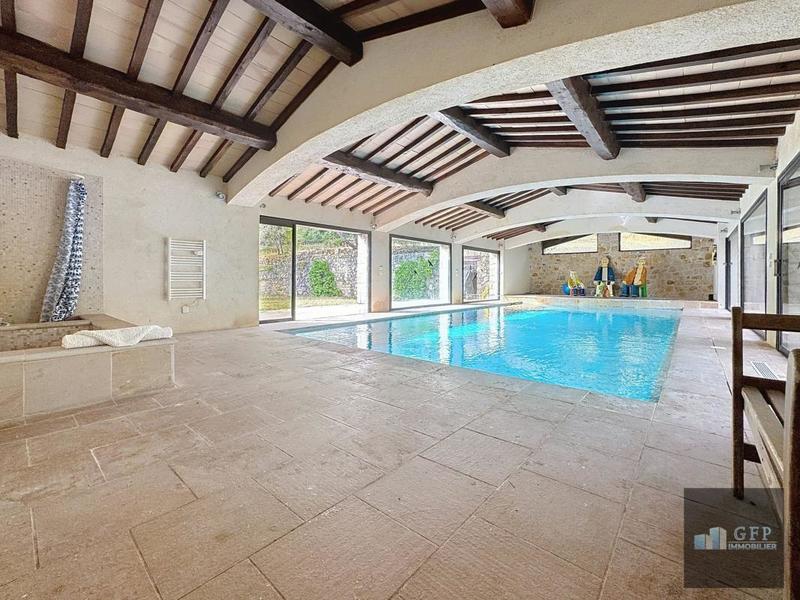 Villa - 401 m² - 8 pièces