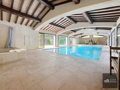 Villa - 401 m² - 8 pièces