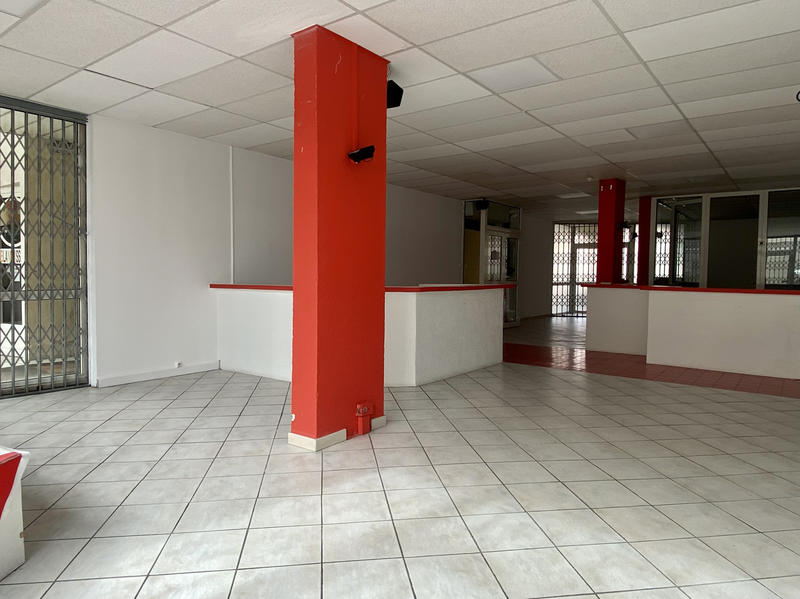 Local commercial - 123 m² - 2 pièces