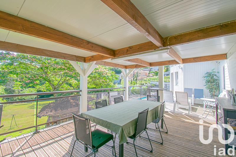 Maison - 233 m² - 10 pièces